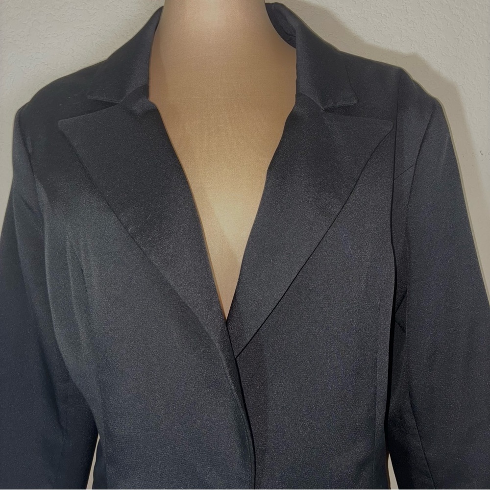 Classic Black Women's Suit Jacket - Picture 4 of 16